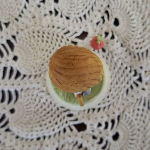 Vintage 1986 Avon Joan Walsh Anglund Porcelain Figurine - Picture 5 of 6